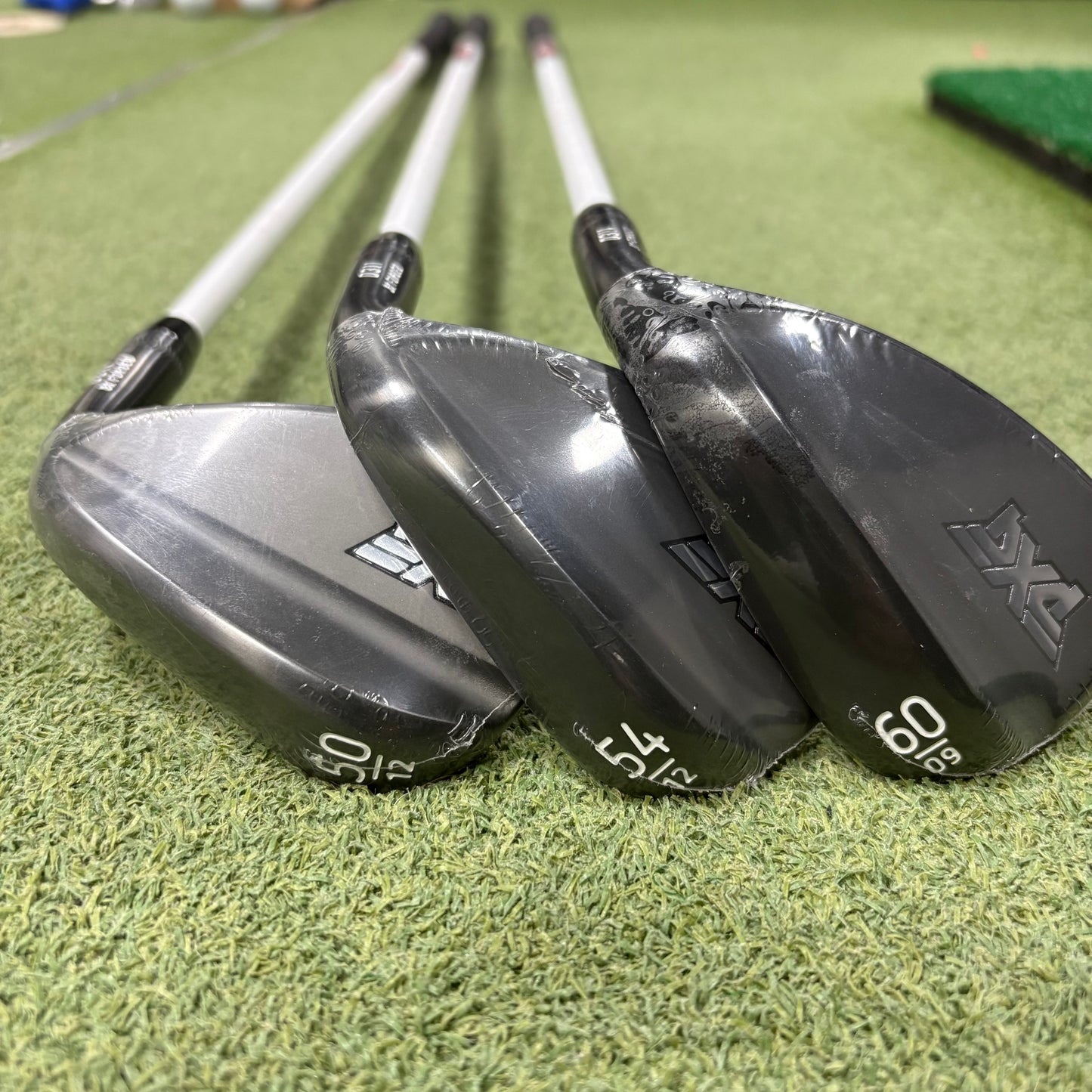 PXG 0311 Forged Black Wedges 50⁰ 54⁰ 60⁰ + KBS Custom Series Matte White + Red Label