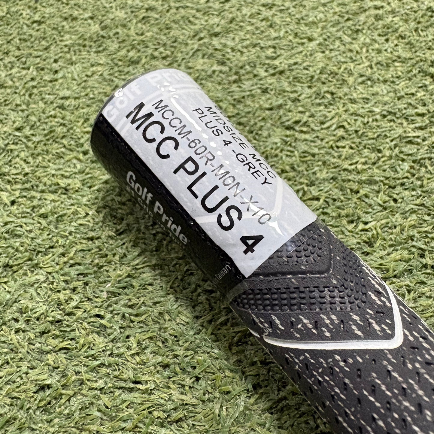 Golf Pride MCC Plus 4 Grey Midsize