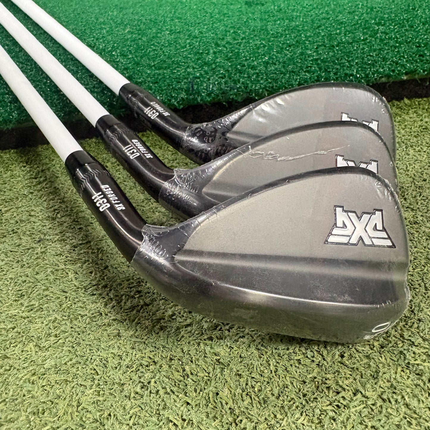 PXG 0311 Forged Black Wedges 50⁰ 54⁰ 60⁰ + KBS Custom Series Matte White + Red Label