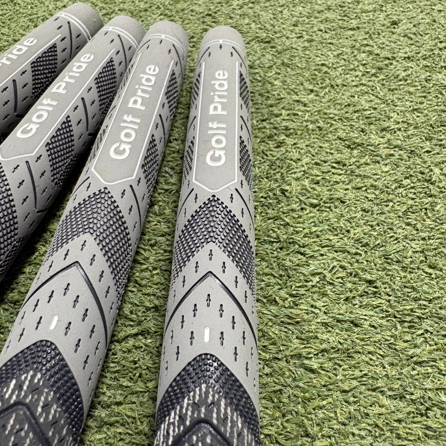 Golf Pride MCC Plus 4 Grey Midsize
