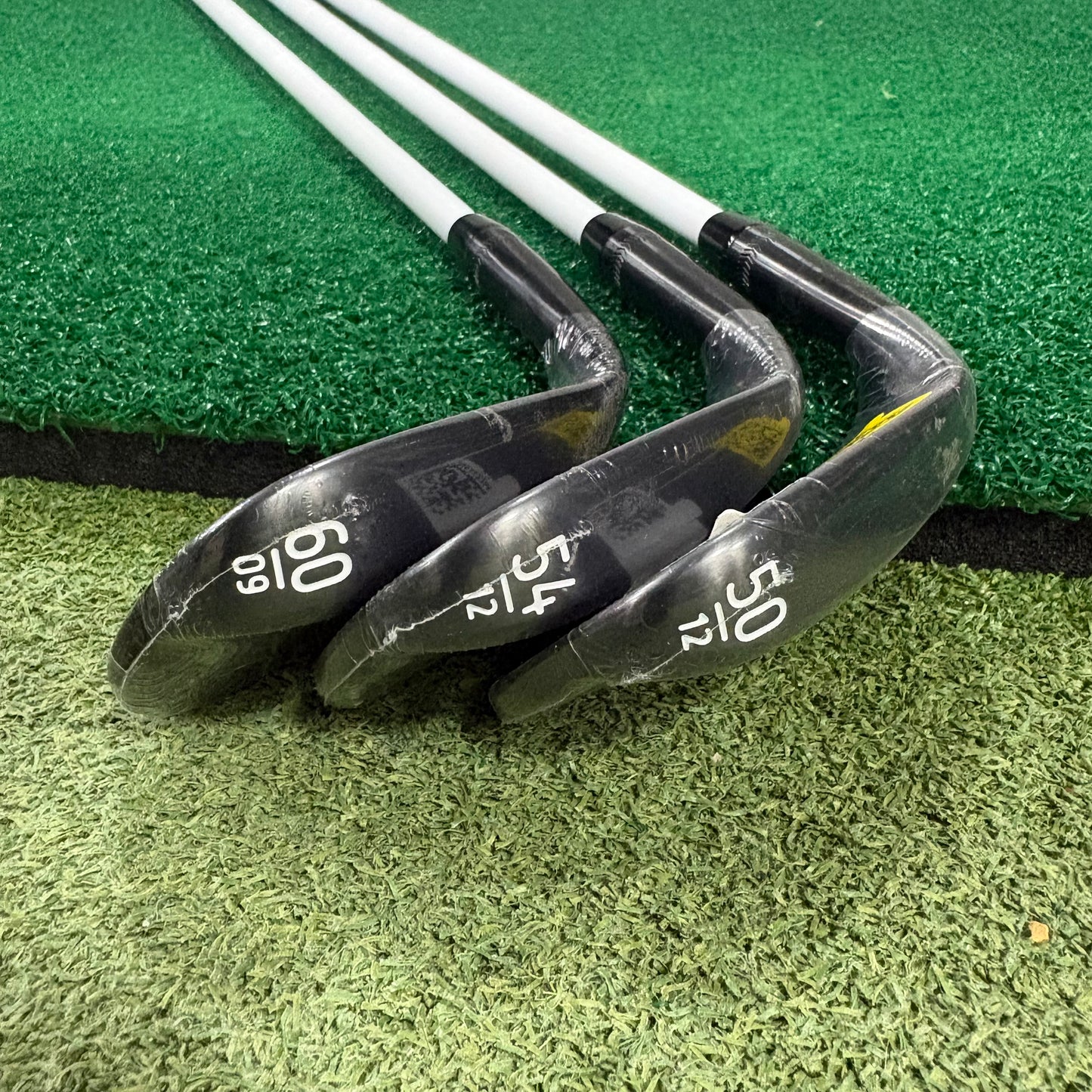 PXG 0311 Forged Black Wedges 50⁰ 54⁰ 60⁰ + KBS Custom Series Matte White + Red Label