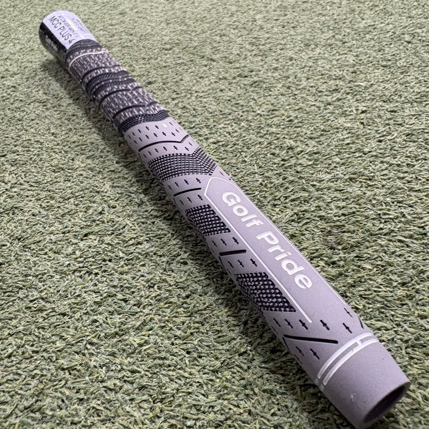 Golf Pride MCC Plus 4 Grey Midsize