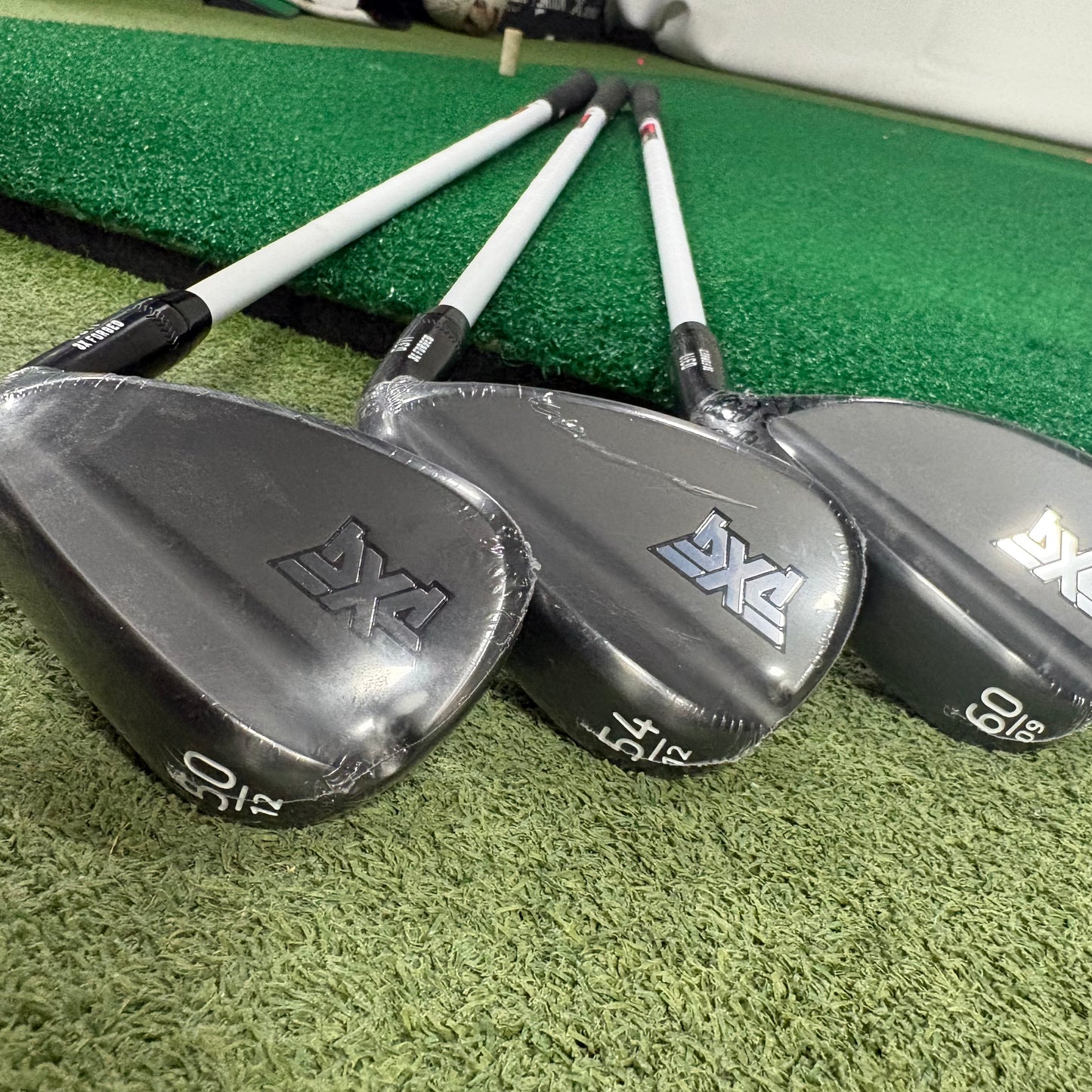 PXG 0311 Forged Black Wedges 50⁰ 54⁰ 60⁰ + KBS Custom Series Matte White + Red Label